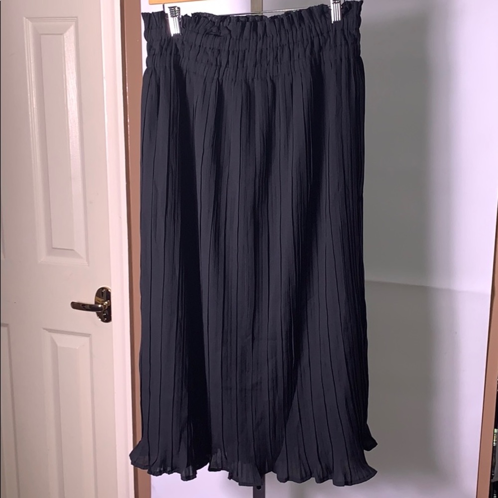 Basic Black Pleated Skirt